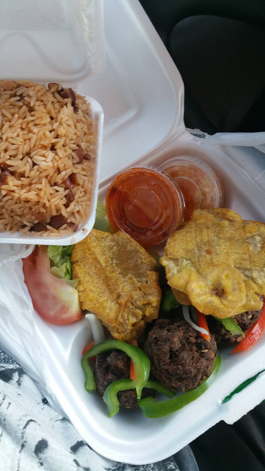 Le Poulet Chic | restaurant | 1362 NE 163rd St, North Miami Beach, FL 33162, USA | 7864405990 OR +1 786-440-5990