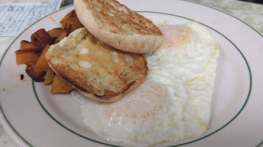 Quaker Diner | restaurant | 319 Park Rd, West Hartford, CT 06119, USA | 8602325523 OR +1 860-232-5523