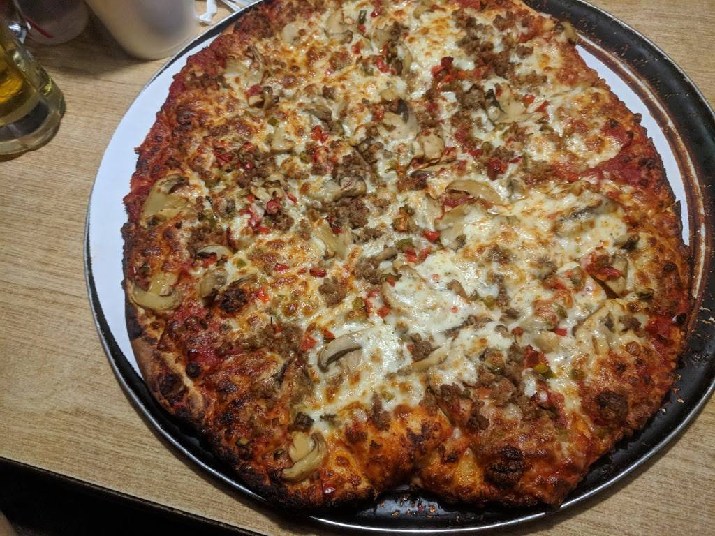 Pizza King | restaurant | 637 E 5th St, Connersville, IN 47331, USA | 7658258568 OR +1 765-825-8568