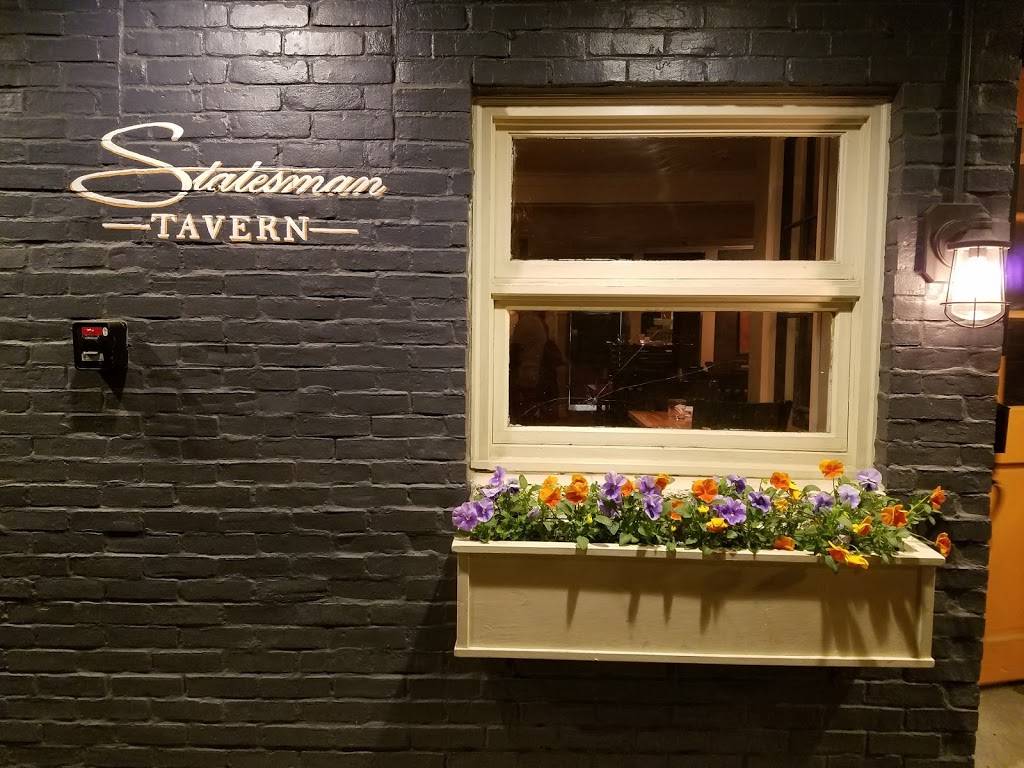 Statesman Tavern | restaurant | 31 State St, Bristol, RI 02809, USA | 4013965115 OR +1 401-396-5115
