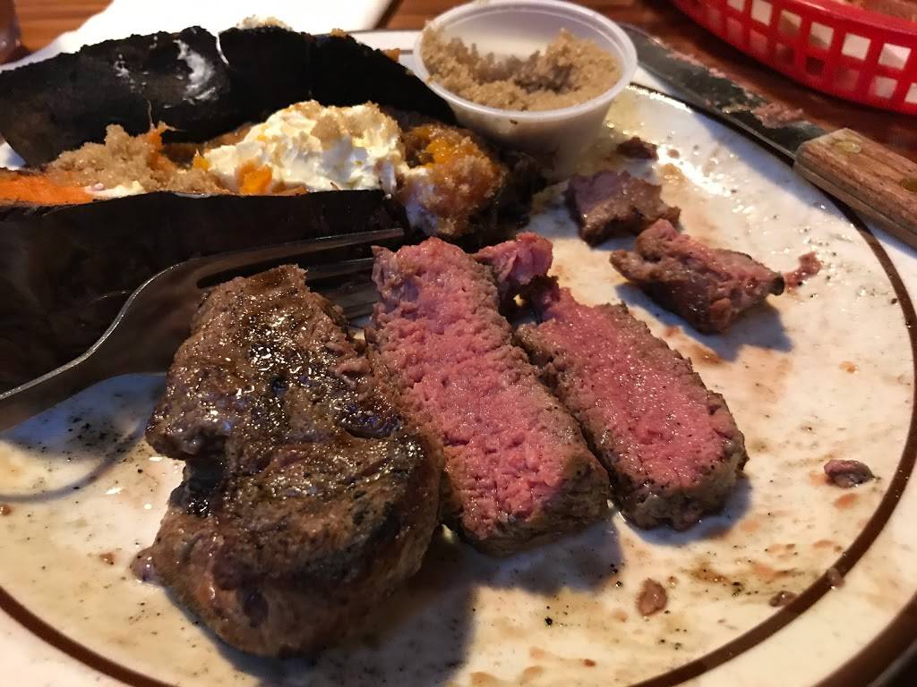 Harry Js Steakhouse | restaurant | 300 Main St, Moscow Mills, MO 63362, USA | 6363669494 OR +1 636-366-9494