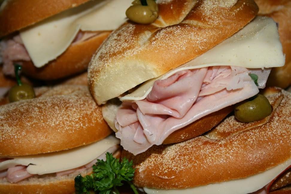 Centrellas Deli & Italian Market | restaurant | 10 Brookline Blvd, Havertown, PA 19083, USA | 6108532466 OR +1 610-853-2466