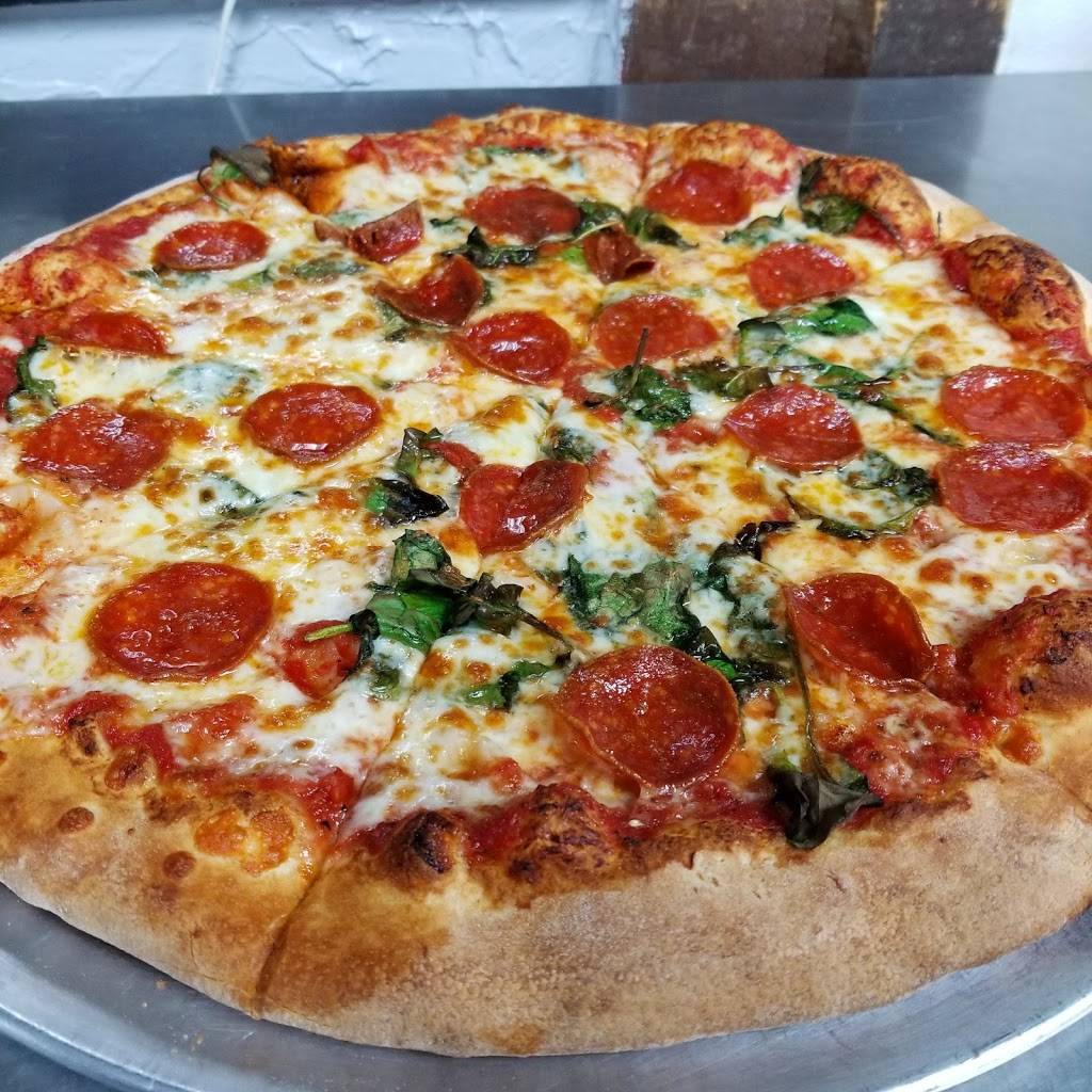 Britts Pizzeria & Pub | restaurant | 888 Lafayette Rd, Hampton, NH 03842, USA | 6039269300 OR +1 603-926-9300