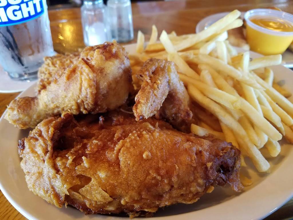 The Landing | restaurant | 2234 E Layton Ave, St Francis, WI 53235, USA | 4144830702 OR +1 414-483-0702