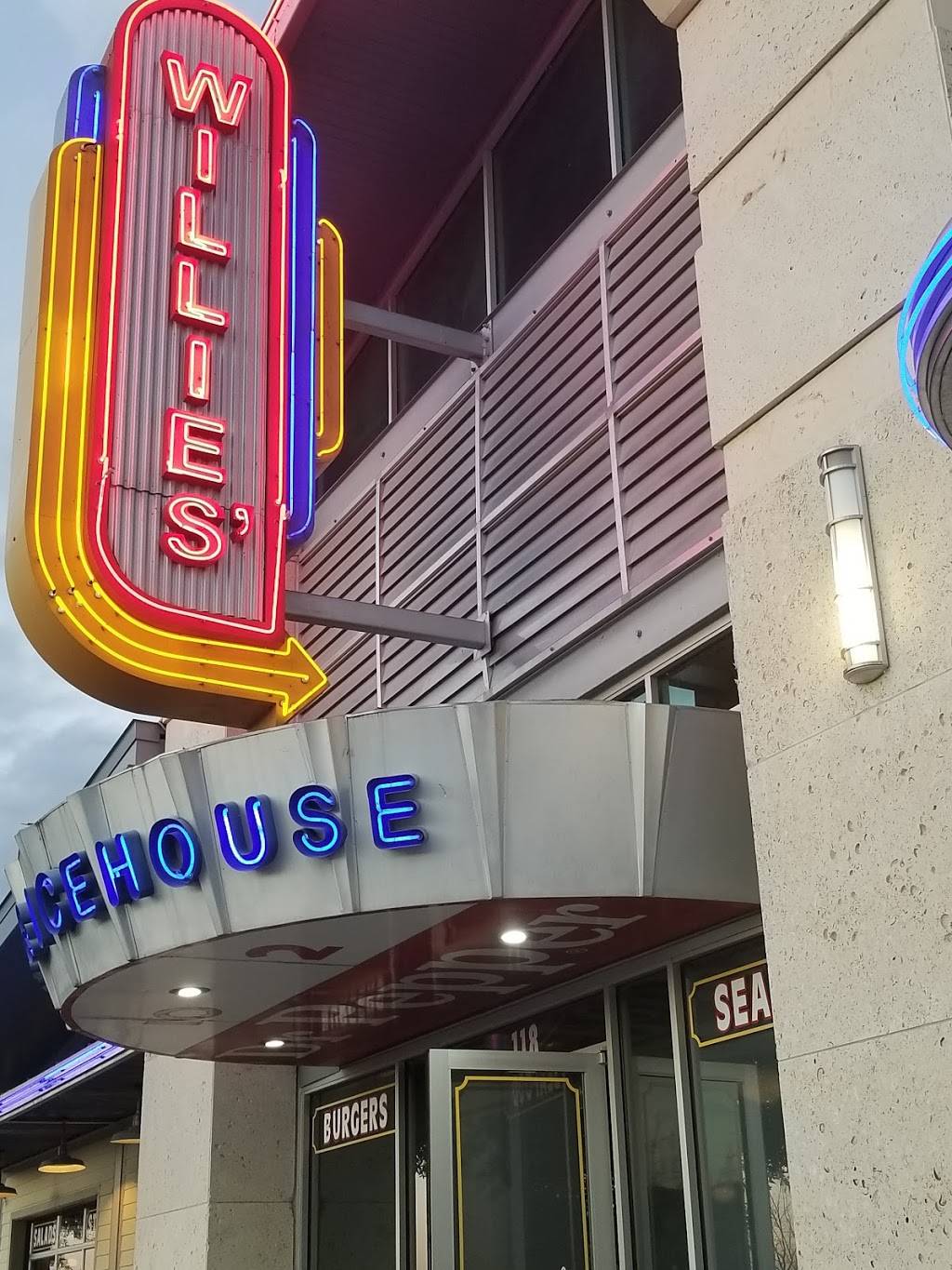 Willies Icehouse and Grill | restaurant | I-10, San Antonio, TX 78257, USA | 2106985377 OR +1 210-698-5377