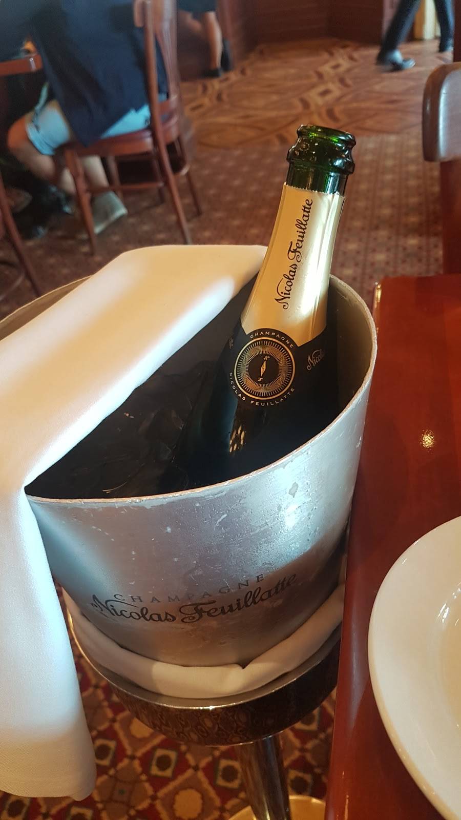 Refreshment Port | restaurant | 1510 North Avenue of the Stars, Orlando, FL 32830, USA | 4079393463 OR +1 407-939-3463