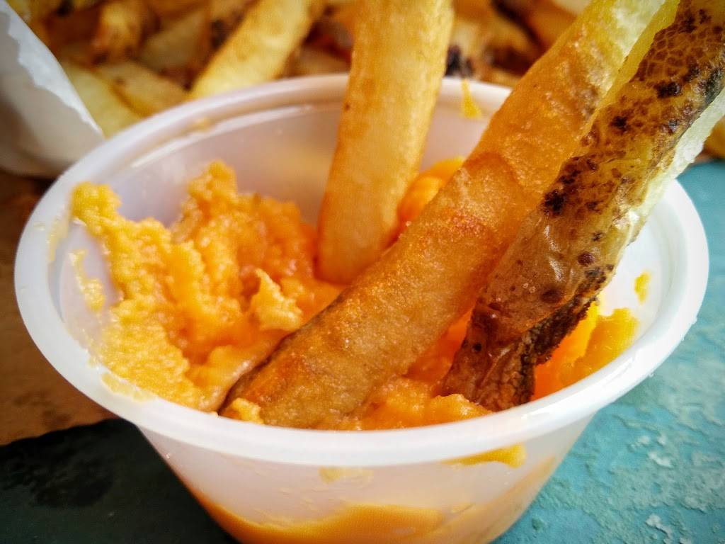 Maxs Dawg House | restaurant | 1438 S Milwaukee Ave, Libertyville, IL 60048, USA | 8473674515 OR +1 847-367-4515