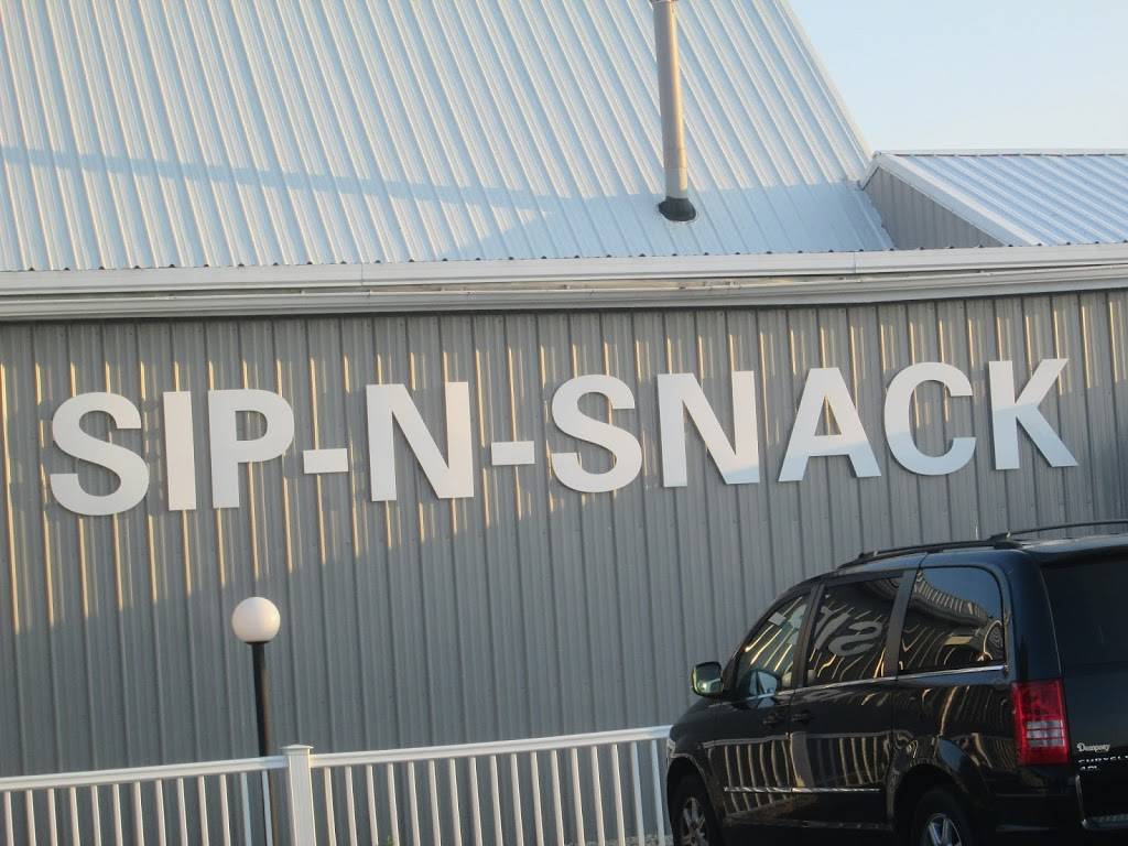 Sip-N-Snack | restaurant | 10 N 4250th Rd, Mendota, IL 61342, USA | 8155397525 OR +1 815-539-7525