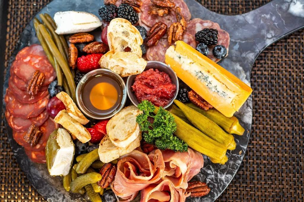 The Lookout Rooftop Bar | restaurant | 111 Greensboro Ave, Tuscaloosa, AL 35401, USA | 2054691660 OR +1 205-469-1660