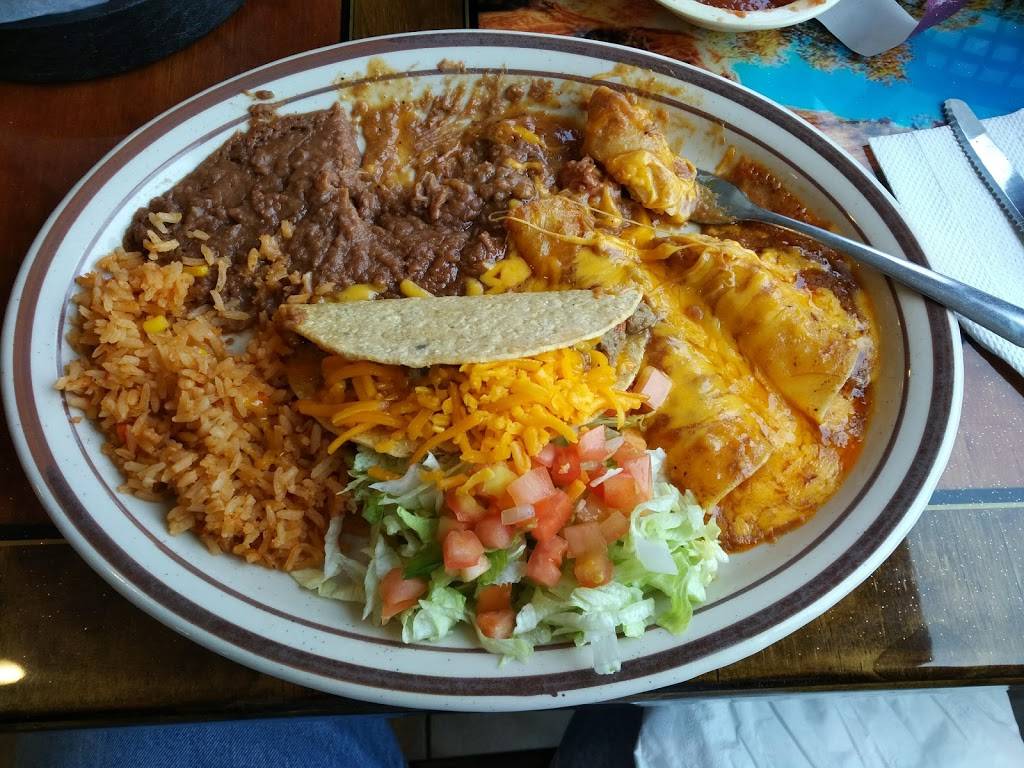 La Perla Bar & Grill | restaurant | 516 SW Military Dr, San Antonio, TX 78221, USA | 2104740597 OR +1 210-474-0597