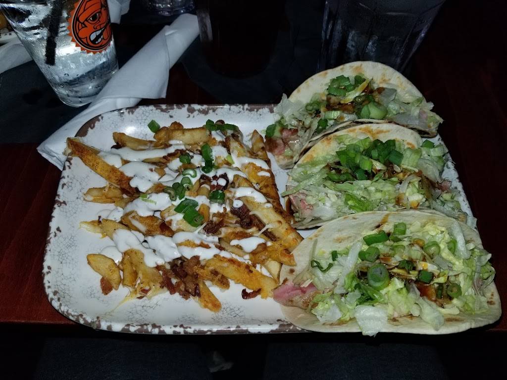 Wolfies Grill - Fishers | restaurant | 7695 Crosspoint Commons, Fishers, IN 46038, USA | 3179131272 OR +1 317-913-1272