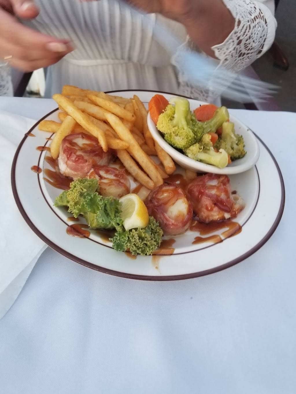 Castaway Waterfront Restaurant & Sushi Bar | restaurant | 1406 Ocean View Ave, Marathon, FL 33050, USA | 3057436247 OR +1 305-743-6247