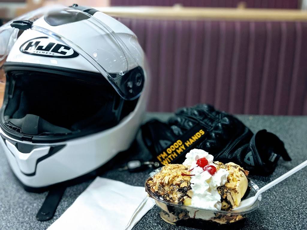 Braums Ice Cream & Burger Restaurant | restaurant | 2825 E 101st St, Tulsa, OK 74137, USA | 9182969120 OR +1 918-296-9120