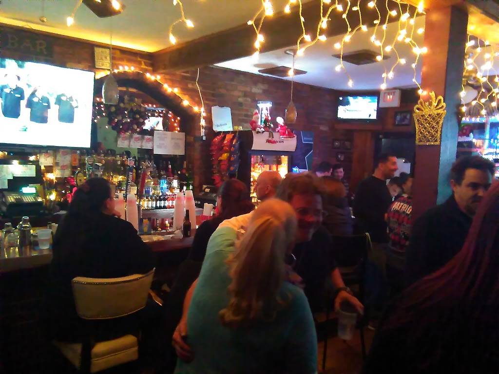 Reruns Bar & Grill | restaurant | 541 Main St, West Haven, CT 06516, USA | 2039318243 OR +1 203-931-8243