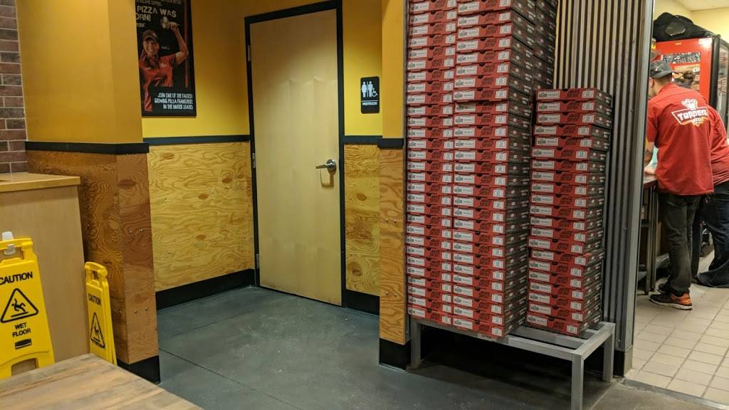 Toppers Pizza | meal delivery | 910 W 10th St #12, Indianapolis, IN 46202, USA | 3176727777 OR +1 317-672-7777