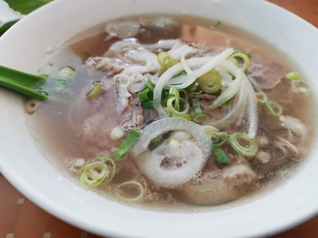 Paris Pho | restaurant | 1717 Rue Poirier, Saint-Laurent, QC H4L 1J4, Canada | 5147474493 OR +1 514-747-4493