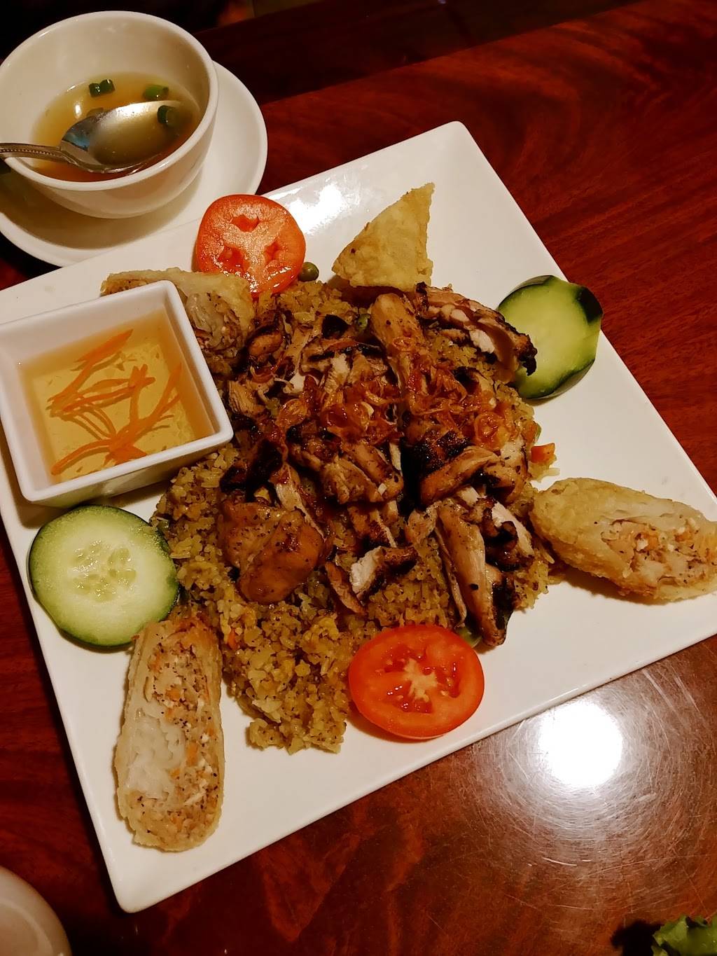 Saigon Grill | restaurant | 5 W Elm St, Lodi, CA 95240, USA | 2093685152 OR +1 209-368-5152