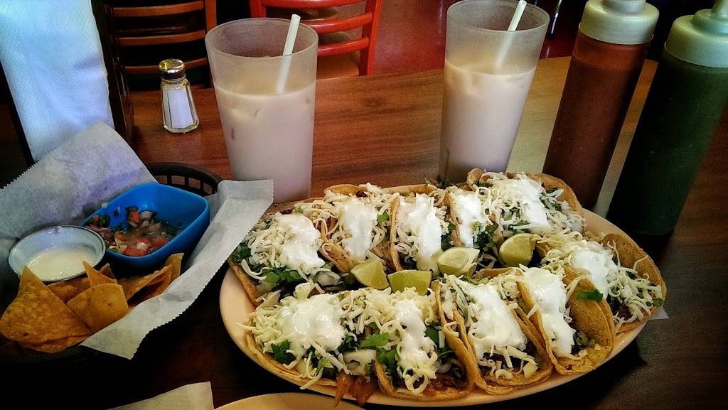 Rockys Tacos | meal takeaway | 3111 W Montrose Ave, Chicago, IL 60618, USA | 7736045067 OR +1 773-604-5067