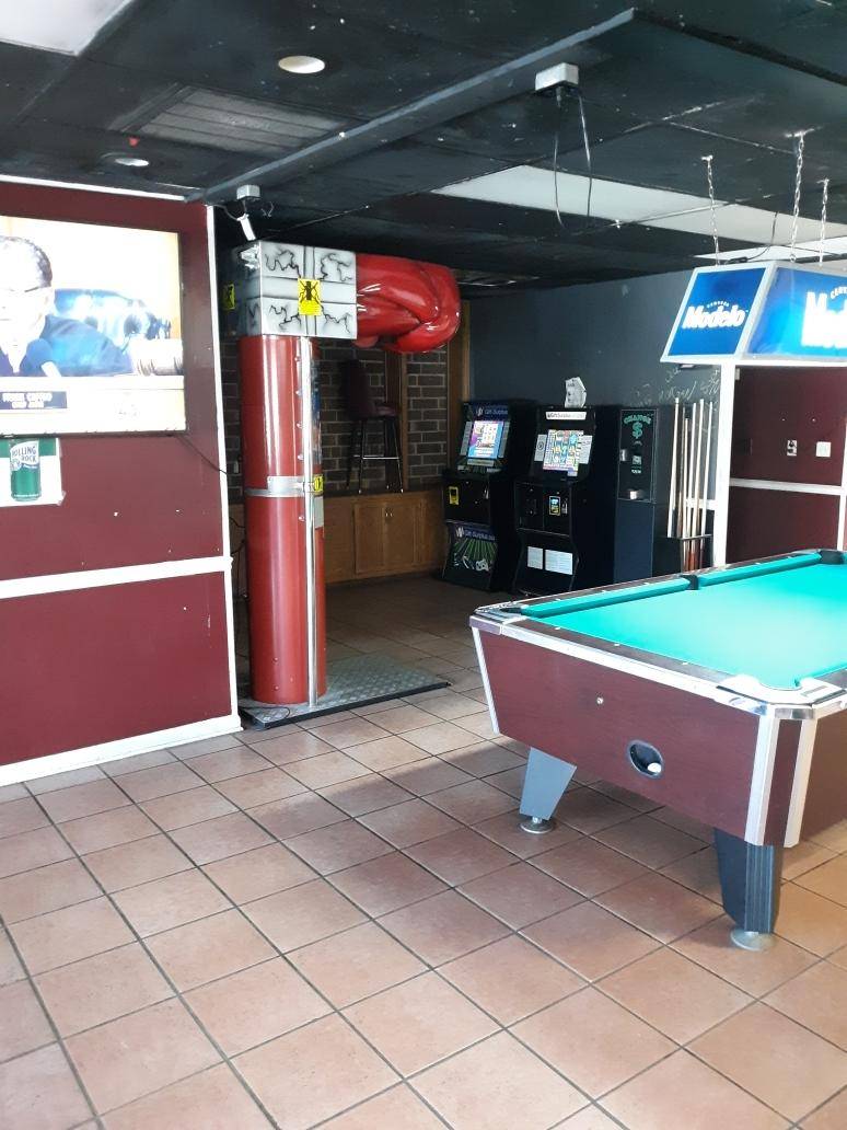 Paulies Pub and Grill | restaurant | 415 W Haggard Ave, Elon, NC 27244, USA | 3365246607 OR +1 336-524-6607