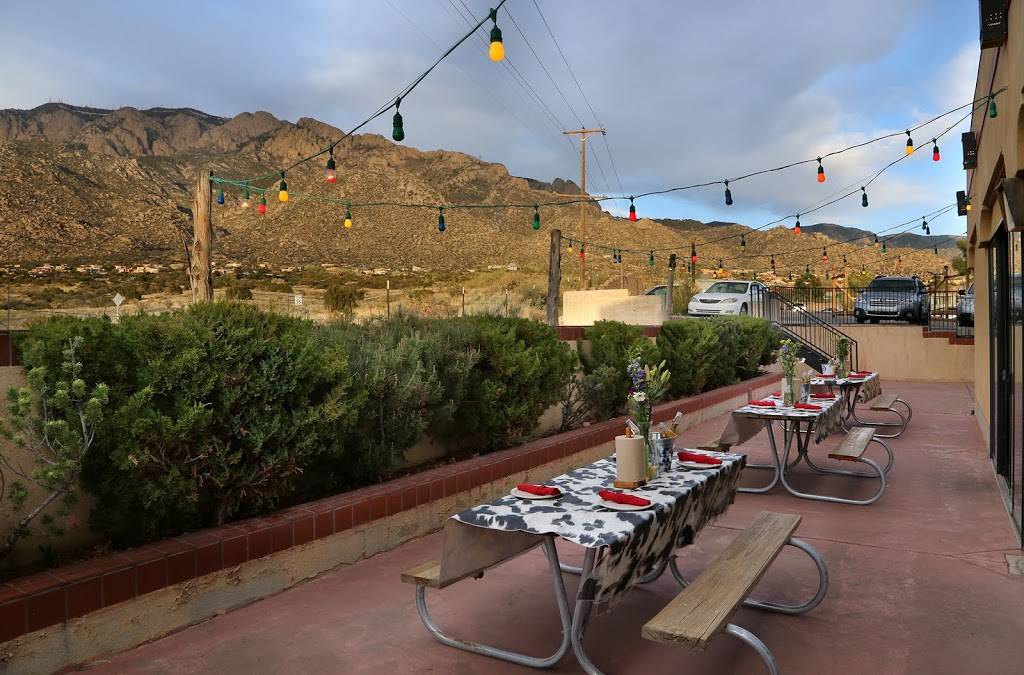 County Line Barbeque of Albuquerque | restaurant | 9600 Tramway Blvd NE, Albuquerque, NM 87122, USA | 5058567477 OR +1 505-856-7477