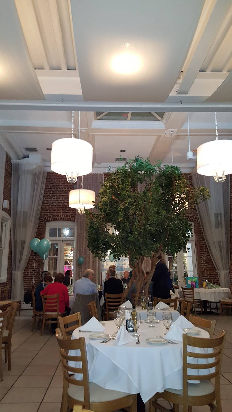 f.i.s.h on main | restaurant | 286 Main St, Port Washington, NY 11050, USA | 5168831515 OR +1 516-883-1515