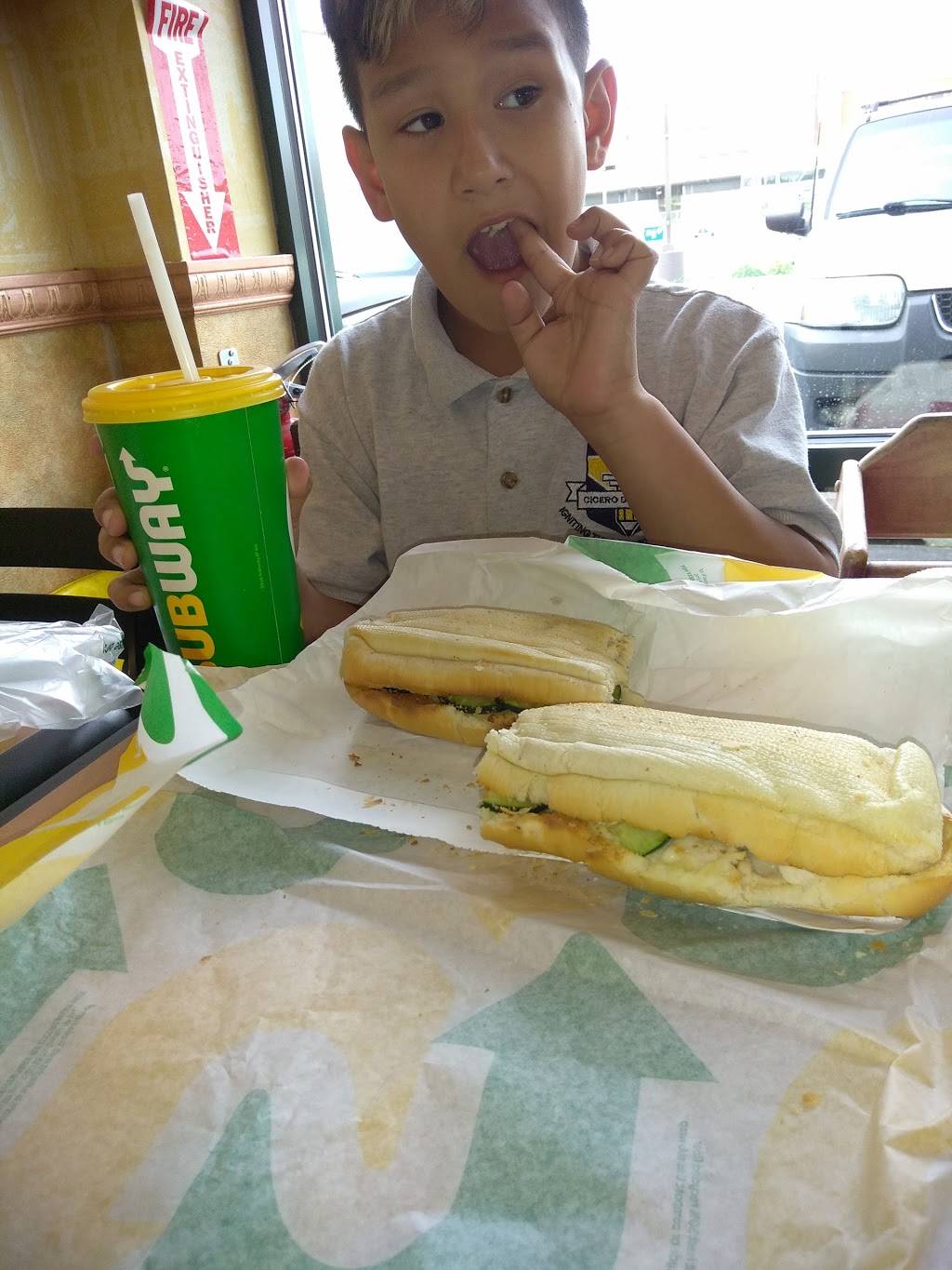 Subway Restaurants | restaurant | 5301 W Cermak Rd, Cicero, IL 60804, USA | 7082227777 OR +1 708-222-7777