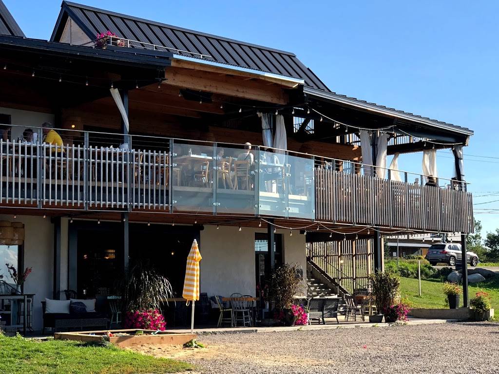 La Monnaguette | restaurant | 1225 Chemin Royal, Saint-Pierre, QC G0A 4E0, Canada | 4188282525 OR +1 418-828-2525