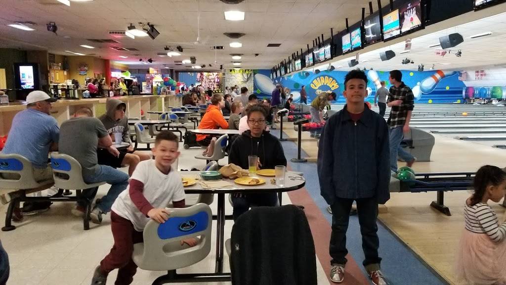 Chippers Classic Lanes | restaurant | 2454 8th Ave, Greeley, CO 80631, USA | 9703534275 OR +1 970-353-4275
