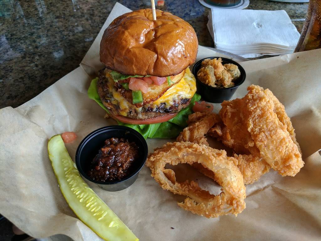 McCrays Tavern Smyrna | restaurant | 4500 W Village Pl #2009, Smyrna, GA 30080, USA | 6783709112 OR +1 678-370-9112