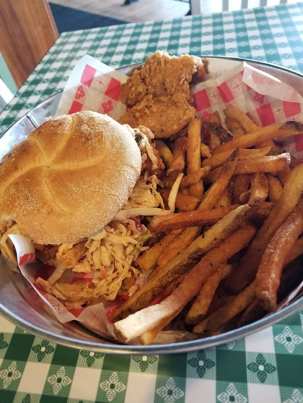 Hatties Chicken Shack | restaurant | 3057 Rt 50 Wilton Plaza, Saratoga Springs, NY 12866, USA | 5182260000 OR +1 518-226-0000