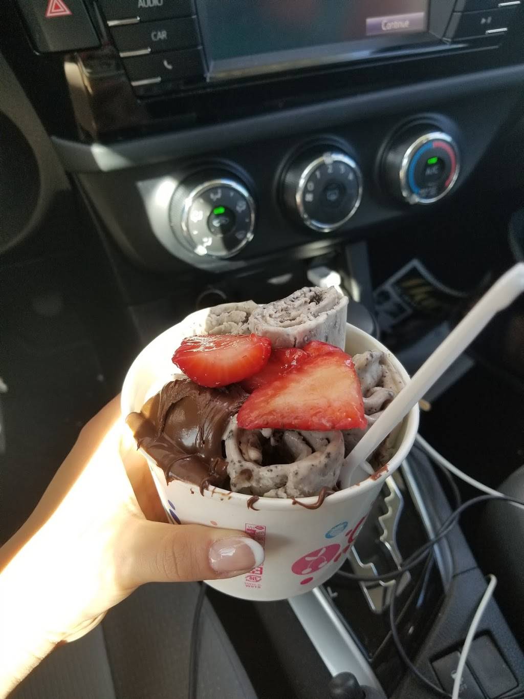 Snow City Ice Cream | restaurant | 8935 Conroy Windermere Rd, Orlando, FL 32835, USA | 4072177663 OR +1 407-217-7663