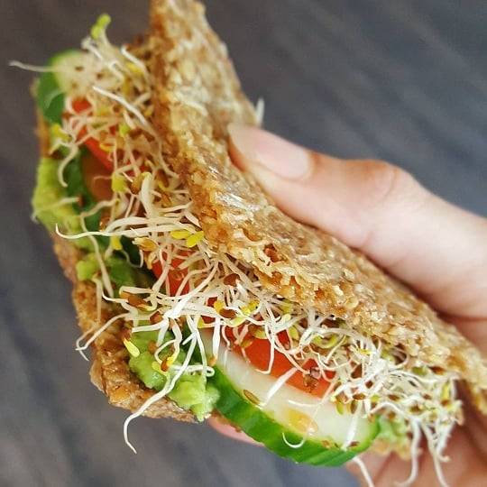 Rawlicious Hamilton | restaurant | 1044 King St W, Hamilton, ON L8S 1L5, Canada | 2893899997 OR +1 289-389-9997