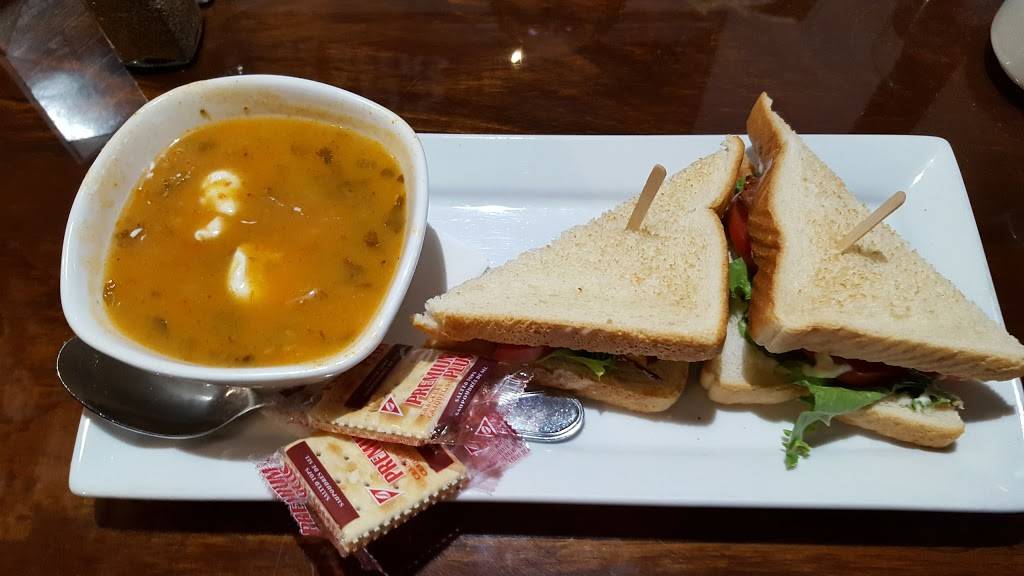 Hurleys Neighbourhood Grill | restaurant | 64 Stonehaven Dr, Kanata, ON K2M 2Y2, Canada | 6132713073 OR +1 613-271-3073