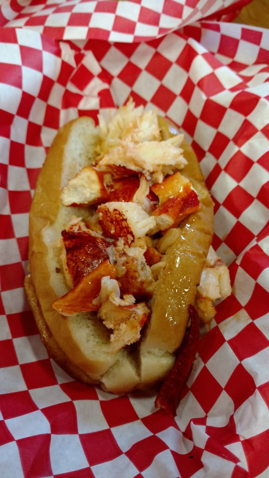 Masons Famous Lobster Rolls | restaurant | 188 Main St, Annapolis, MD 21403, USA | 4102802254 OR +1 410-280-2254