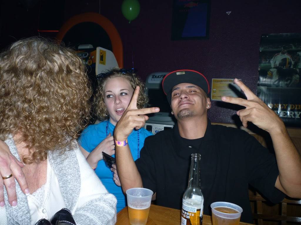 Shooters Sports Bar & Grill | restaurant | 210 Sebring Square.., Sebring, FL 33870, USA | 9042943073 OR +1 904-294-3073