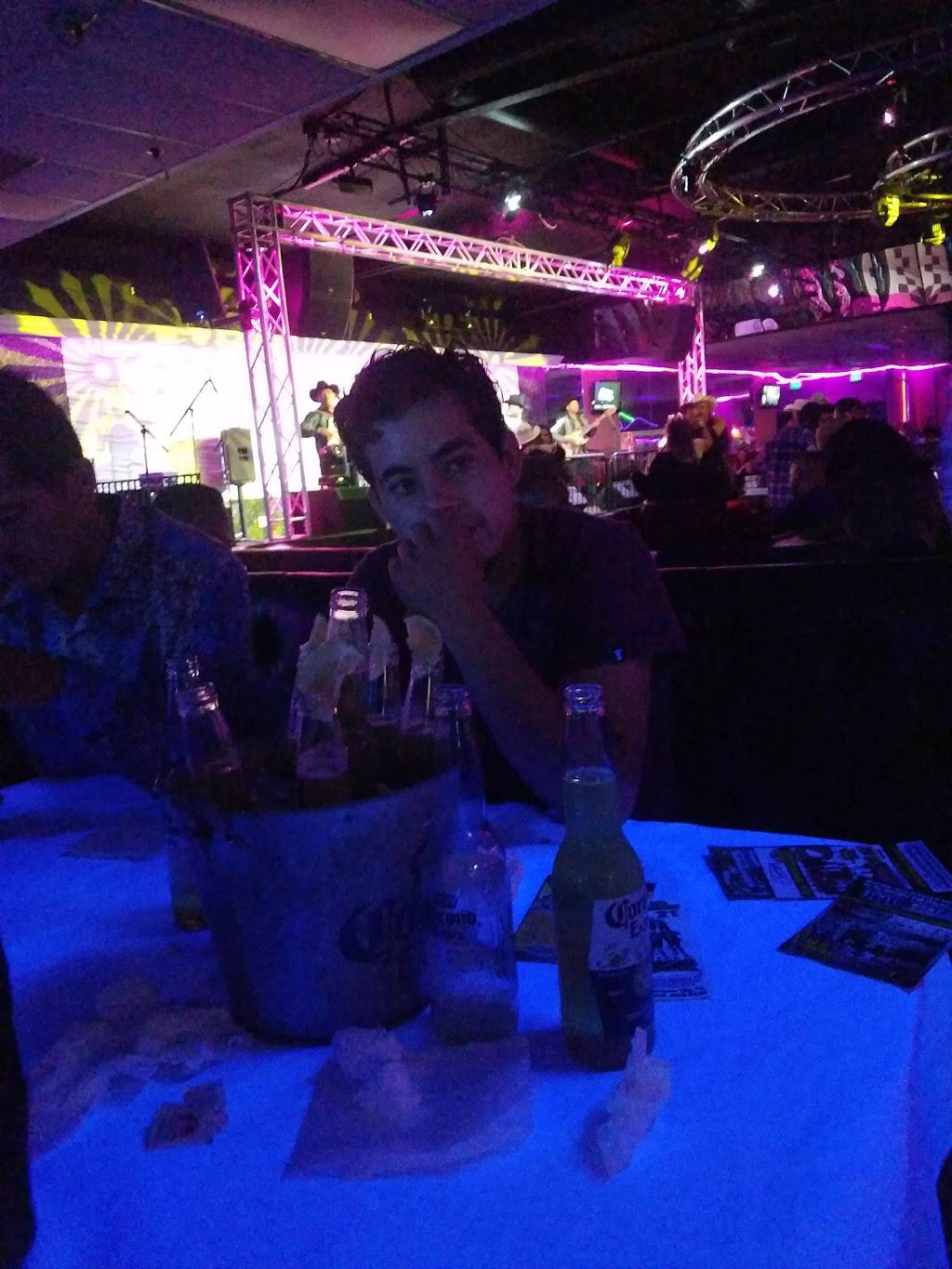 La Sierra Nightclub | night club | 8632 Van Nuys, Panorama City, CA 91402, USA | 8188301919 OR +1 818-830-1919