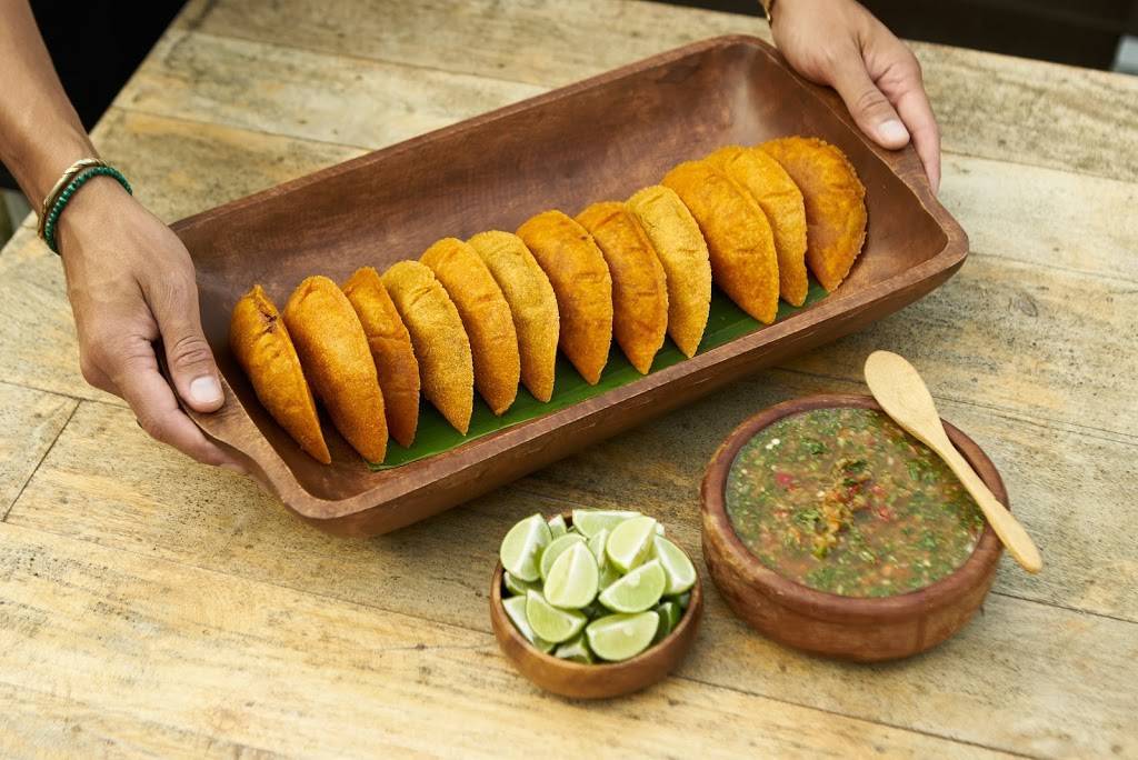 Medallón | restaurant | 5162 W Jefferson Blvd suite b, Los Angeles, CA 90016, USA | 7073228867 OR +1 707-322-8867