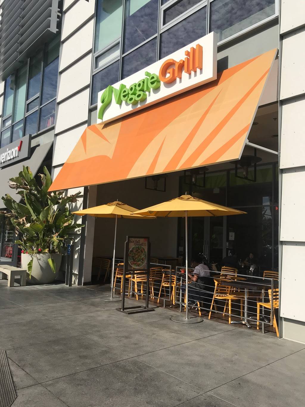 The Veggie Grill | restaurant | 110 S Fairfax Ave, Los Angeles, CA 90036, USA | 3239333997 OR +1 323-933-3997