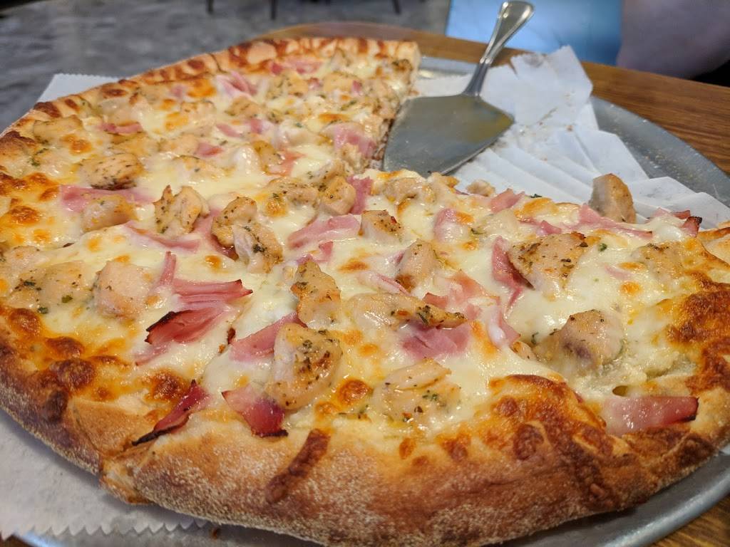 Bella Roma Pizza | restaurant | 117 Main St, North Adams, MA 01247, USA | 4136636666 OR +1 413-663-6666