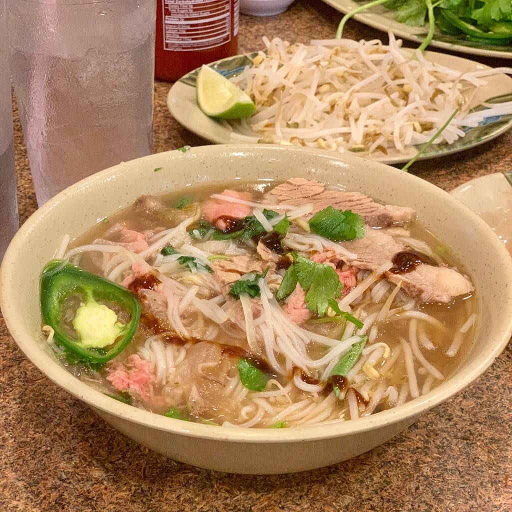 Pho Bình By Night | restaurant | 12148 Bellaire Blvd #101, Houston, TX 77072, USA | 8323512464 OR +1 832-351-2464
