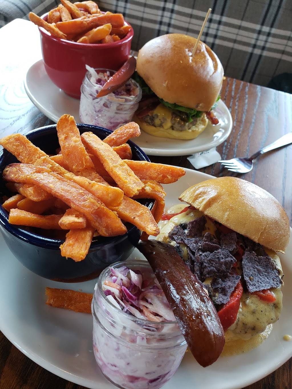 La Belle et La Boeuf Burger Bar | restaurant | 1250 Rue Douglas suite 101, Saint-Jean-sur-Richelieu, QC J2W 1C7, Canada | 4503594554 OR +1 450-359-4554