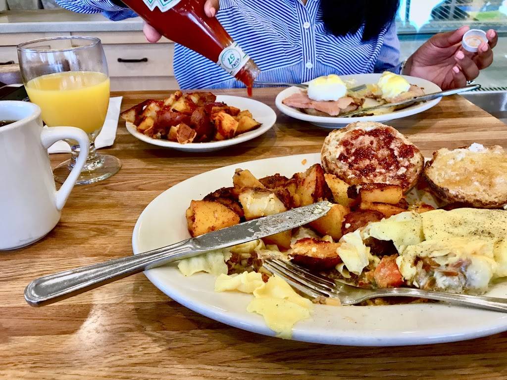 Carleens | cafe | 209 S Broadway, Lawrence, MA 01843, USA | 9786823466 OR +1 978-682-3466