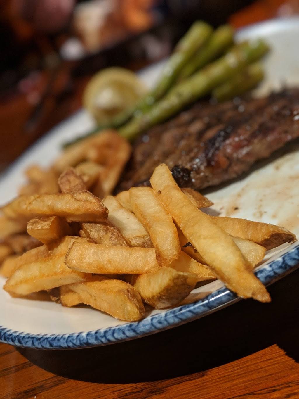 Red Lobster | restaurant | 801 Sunrise Hwy, Copiague, NY 11726, USA | 6318423640 OR +1 631-842-3640