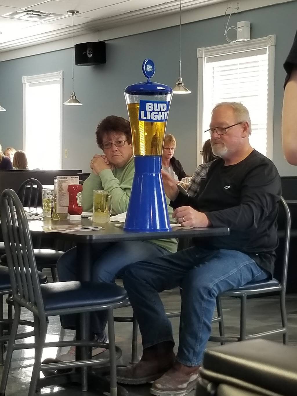 The Dive Bar and Grill | restaurant | 412 Eastern Ave suite A, Sunman, IN 47041, USA | 8126234040 OR +1 812-623-4040