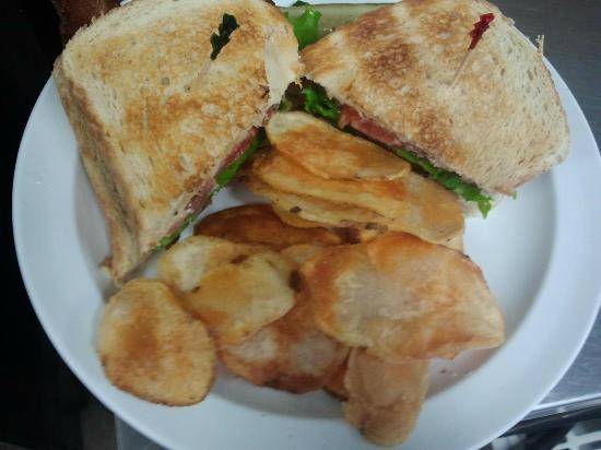 The Crooked Putter Restaurant | restaurant | 14260 W Meeker Blvd, Sun City West, AZ 85375, USA | 6235446090 OR +1 623-544-6090