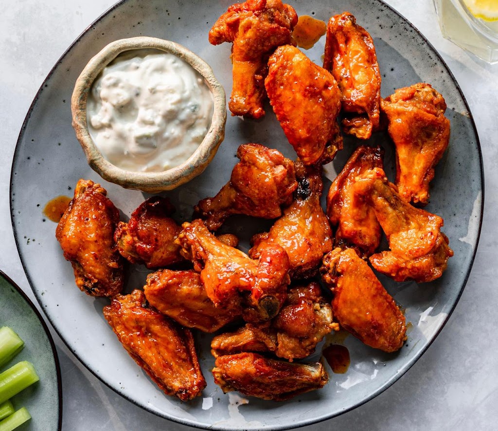 SAM WINGS N GRILL | restaurant | 5468 Monroe St, Toledo, OH 43623, USA | 4194614148 OR +1 419-461-4148