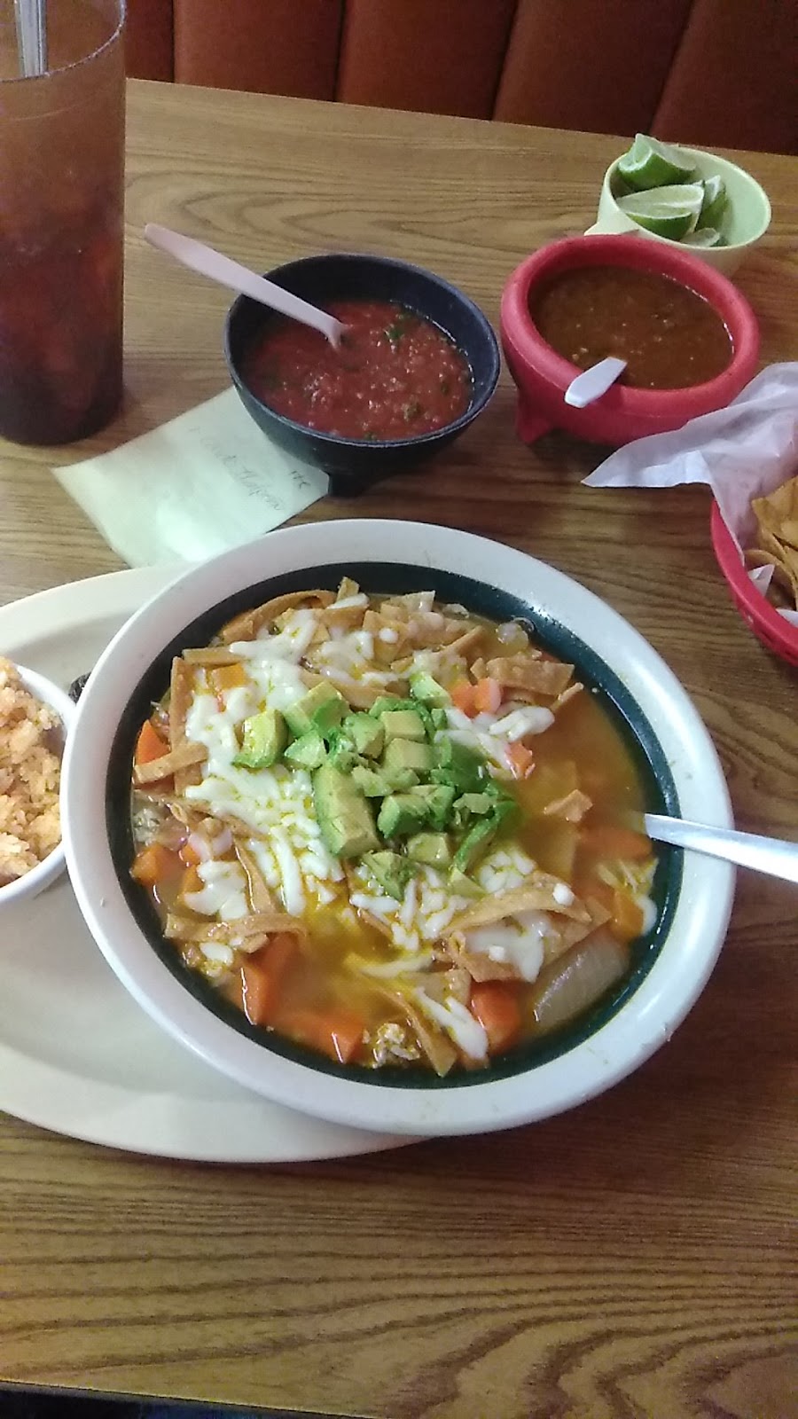 Las Flores Restaurant | restaurant | 1602 E Stewart St, Laredo, TX 78043, USA | 9565683437 OR +1 956-568-3437