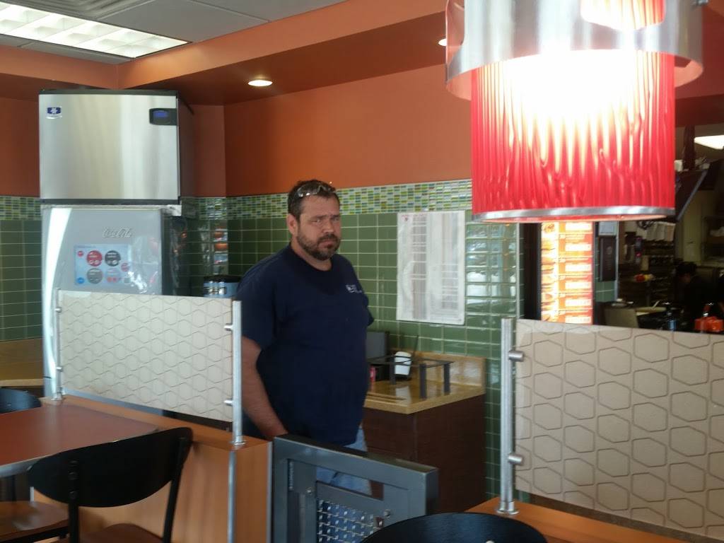 Jack in the Box | restaurant | 2916 E Berry St, Fort Worth, TX 76105, USA | 8175362616 OR +1 817-536-2616