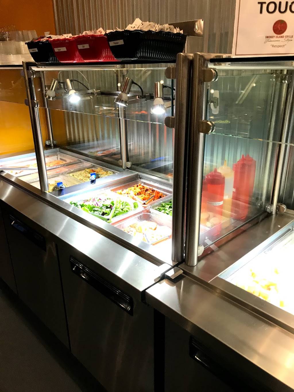 Smokey Island Grille | restaurant | 260 E 161st St, Bronx, NY 10451, USA | 7186841476 OR +1 718-684-1476