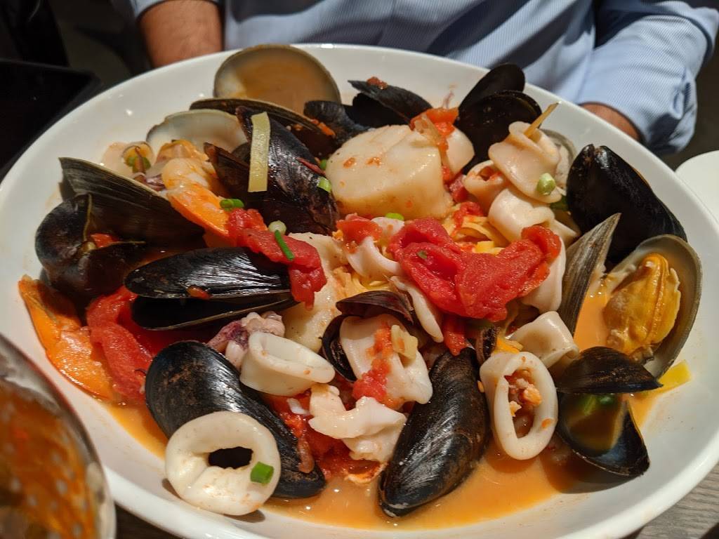 Boca Oyster Bar | restaurant | 10 E Main St, Bridgeport, CT 06608, USA | 2036124848 OR +1 203-612-4848